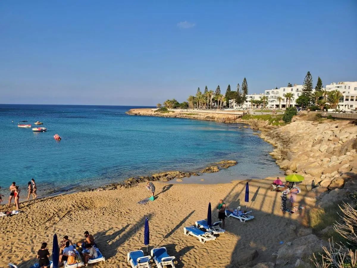 Charming 3-Bed Villa In Protaras With Heated Pool 0*,