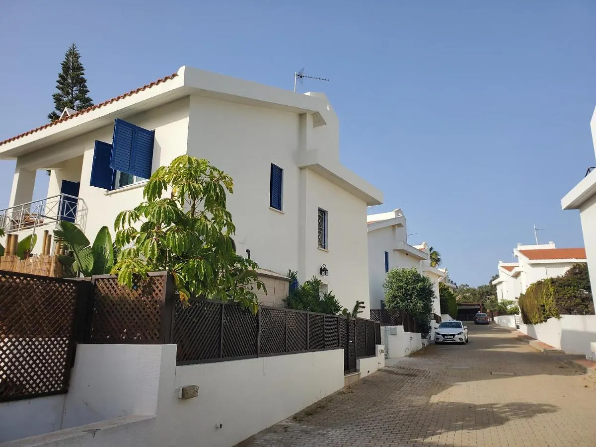 Charming 3-Bed Villa In Protaras With Heated Pool 0*,